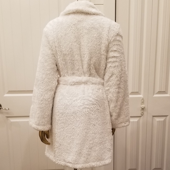 White Plush Robe - Picture 2 of 5